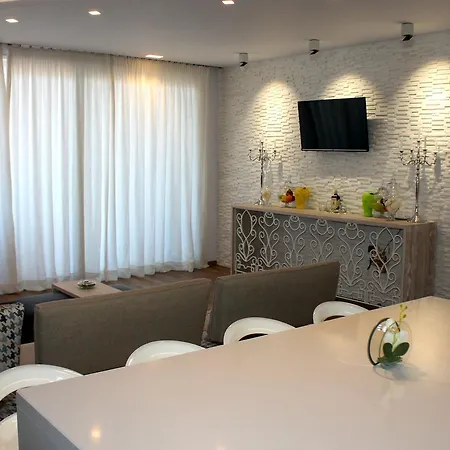 Apartment Aless Luxury